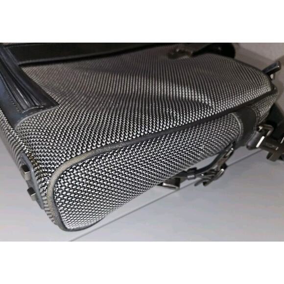 Tumi Ballistic Nylon Briefcase Messenger Bag A4 2way Gray 15x11x2 - Picture 5 of 13